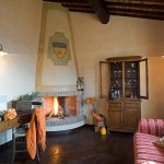 agriturismo-podere-toscana Caminetto acceso all'Agriturismo "Il Podere di Toscana"
