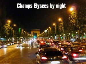 Champs Elysees di notte