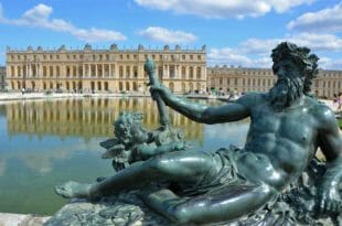 Versailles "salta la coda"