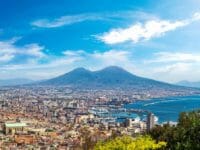 Napoli, veduta dall'alto della città