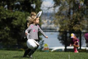 Caccia alle uova di Pasqua, bambini